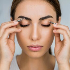 Выпадение бровей у женщин - причины