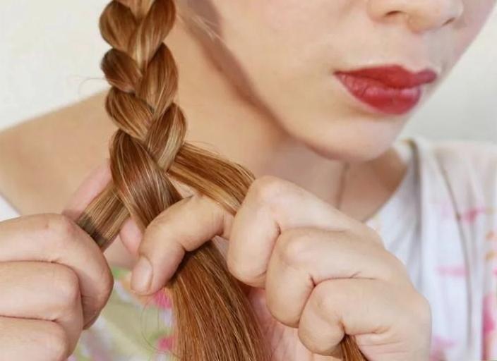 Процесс плетения косы для создания волн без нагрева