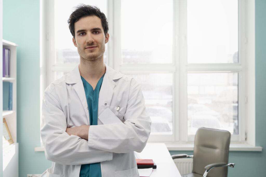 smailik vrac srednego vystrela so skresennymi rukami